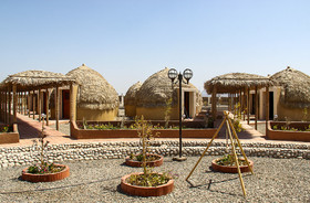 ساخت نخستین هتل کپری در جنوب استان کرمان