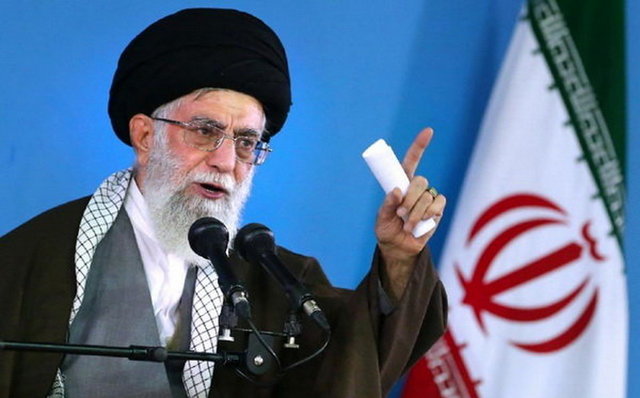 استفاده از ماشینهای گران قیمت برای روحانیون و طلاب حرام است هشدار رهبر انقلاب