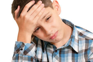 میگرن با کمبود ویتامین ارتباط دارد boy-headache-pain-160614.jpg