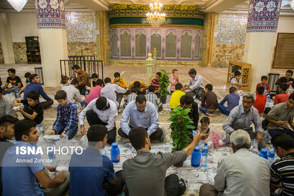 مراسم افطاری در حرم حضرت فاطمه معصومه(س)