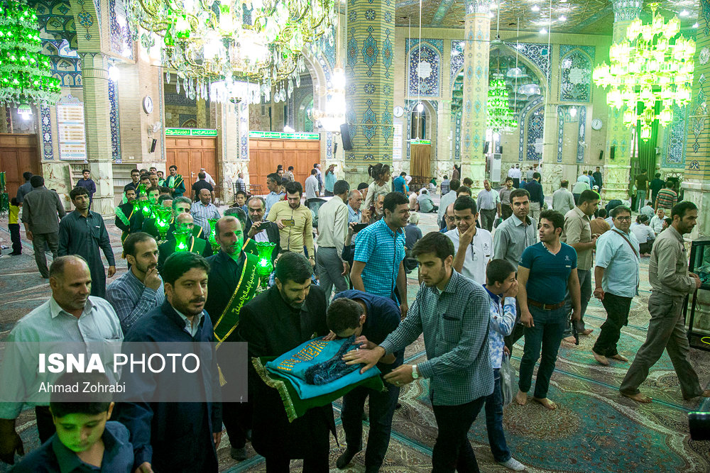 تعویض پرچم و شستوی گنبد مسجد مقدس جمکران