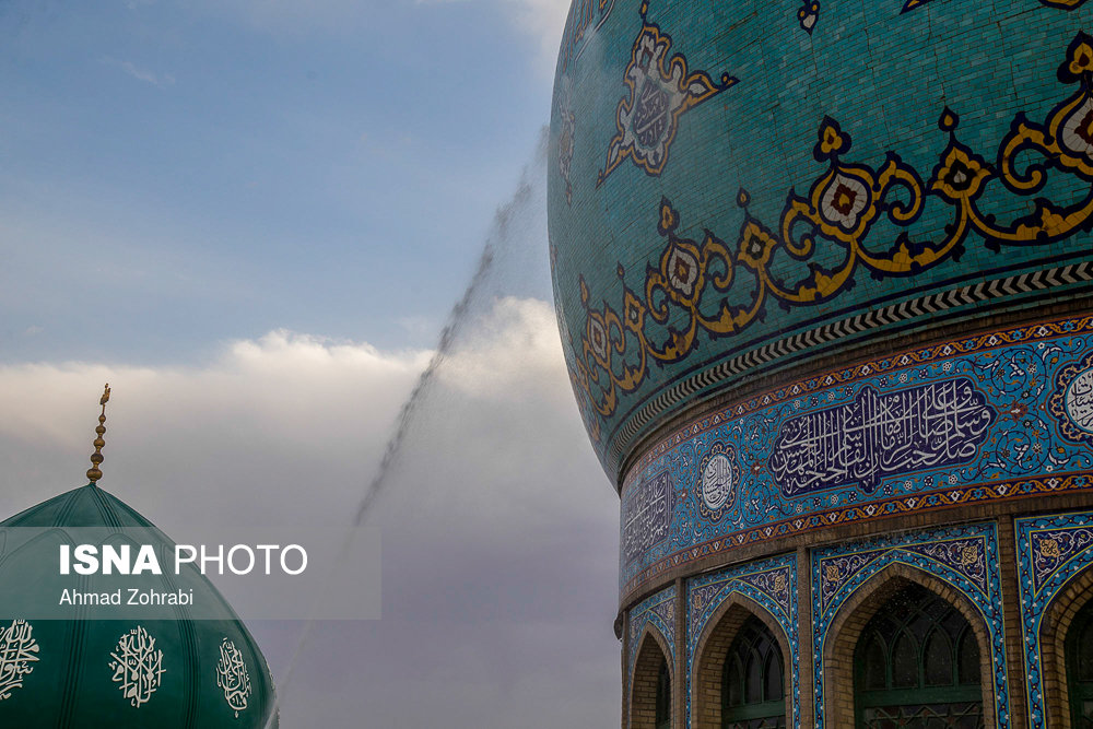 تعویض پرچم و شستوی گنبد مسجد مقدس جمکران