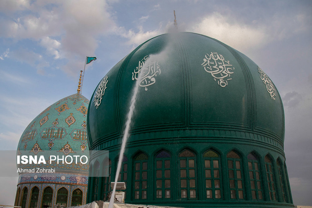 تعویض پرچم و شستوی گنبد مسجد مقدس جمکران