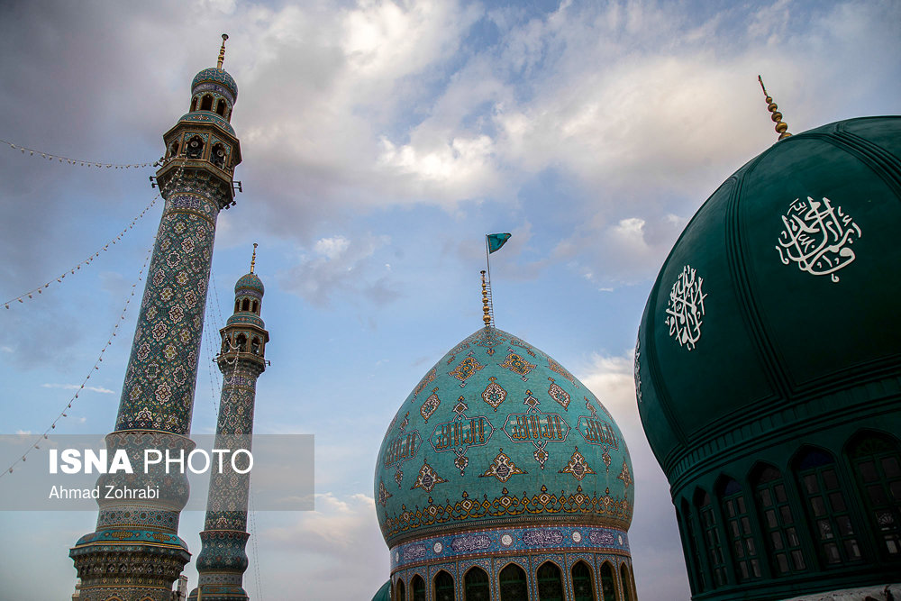 تعویض پرچم و شستوی گنبد مسجد مقدس جمکران