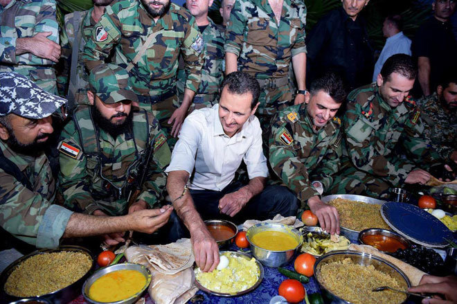 افطار بشار اسد با سربازان سوری