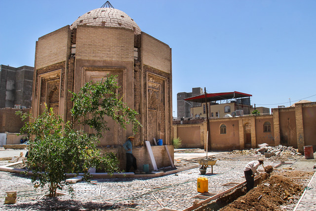 مرمت و بازسازی آرامگاه خواجه اتابک سلجوقی و حمام تاریخی باغ لله- کرمان