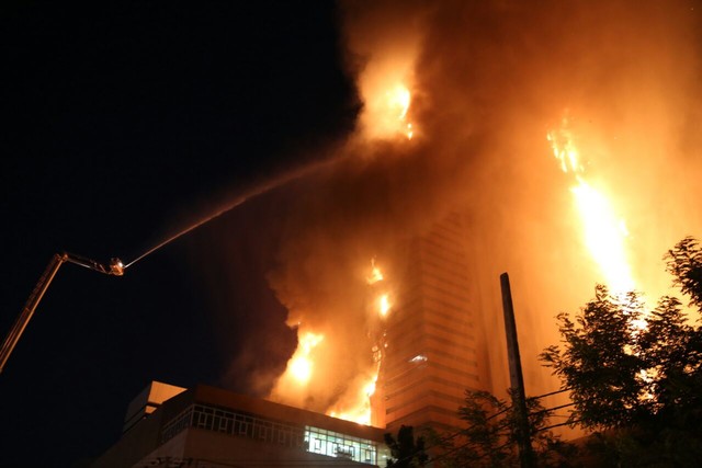 آتشسوزی برج سلمان مشهد