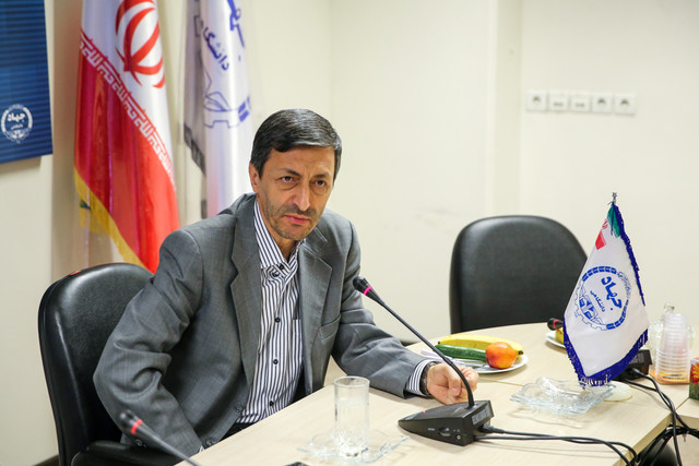 فتاح: امکان حمایت از فقرای بدون شناسنامه را نداریم حضور پرویز فتاح در ایسنا