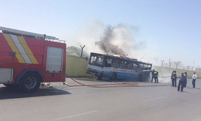آتش سوزی اتوبوس در بوشهر