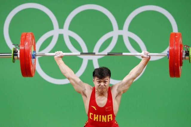 وزنه بردار چینی با رکورد شکنی قهرمان المپیک شد وزنه برداری