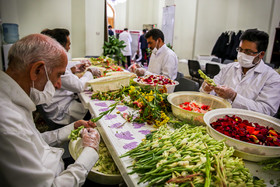 تعویض گلدان های ضریح مطهر امام رضا (ع)