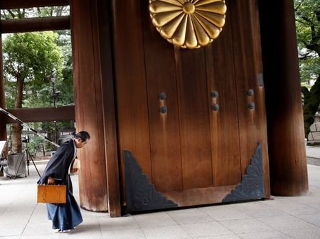 بازدید هیاتی از قانونگذاران ژاپن از معبد جنجالی یاسوکونی
