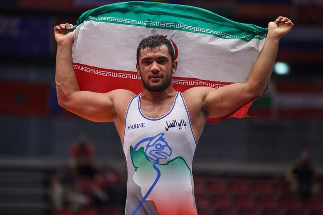 قهرمان کشتی جوانان جهان: تمرین با المپیکیها به ما انگیزه میدهد حسین شهبازی کشتی آزاد جوانان