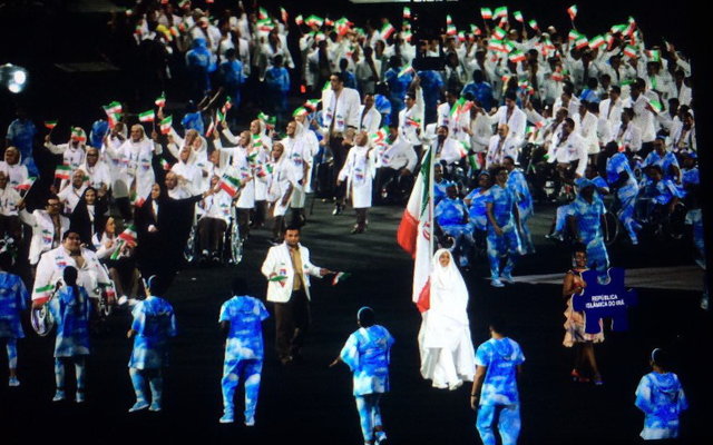 رژه کاروان ایران در افتتاحیه پارالمپیک و عشرت کردستانی