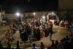 جشن و پایکوبی در شب عروسی در خانه داماد