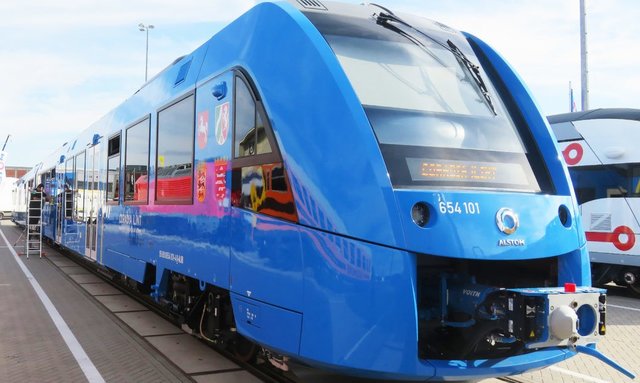 اولین قطار مسافربری جهان با سوخت هیدروژنی+تصاویر
