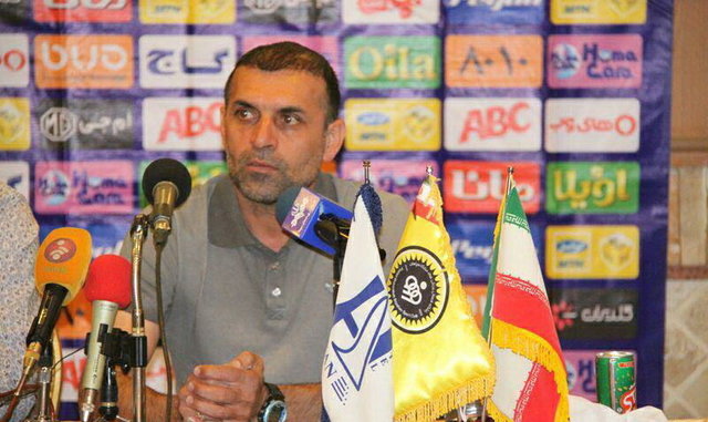 ویسی: در سپاهان همه از ما برد و قهرمانی میخواهند عبدالله ویسی