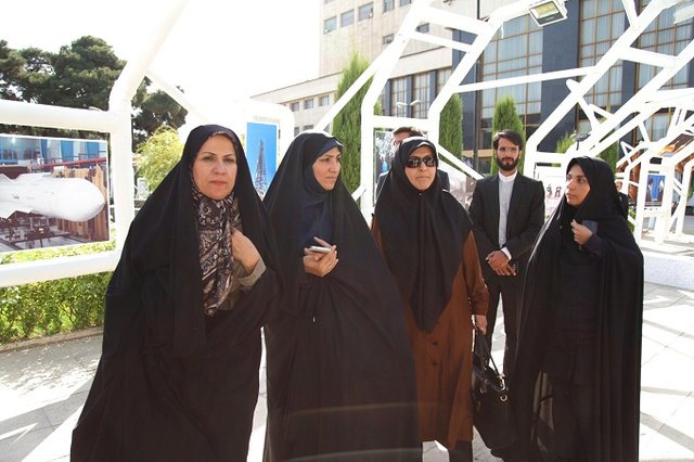 بازدید فراکسیون زنان از نمایشگاه دستاوردهای دولت