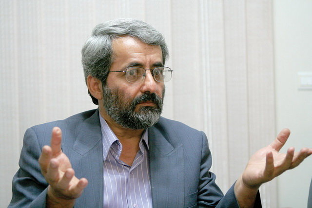 کسی که برای خاتمی مامور گذاشت،به نفعش کار کرد کسی که برای خاتمی مامور گذاشت،به نفعش کار کرد