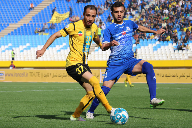 دیدار تیم های فوتبال سپاهان و پارس جنوبی جم