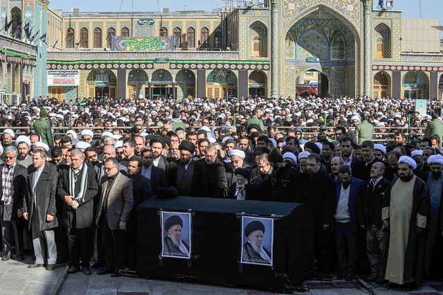 قم - تشییع پیکر فقیه مجاهد آیتالله موسوی اردبیلی قم - تشییع پیکر فقیه مجاهد آیتالله موسوی اردبیلی