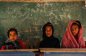 دانش آموزان مدرسه کپری در دهستان "مارز" شهرستان قلعه گنج در جنوب شرقی کرمان
