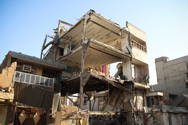 انفجار 3 خانه در محله خلیج‌فارس / خروج 6 تن از زیر آوار