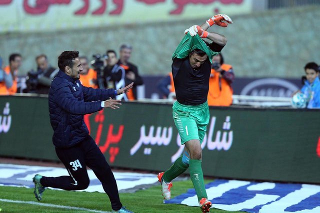 مهدی رحمتی با واکنش‌هایی دیدنی در فصل گذشته موفق شد تا پایه گذار حذف تیم نفت تهران از جام حذفی باشد.