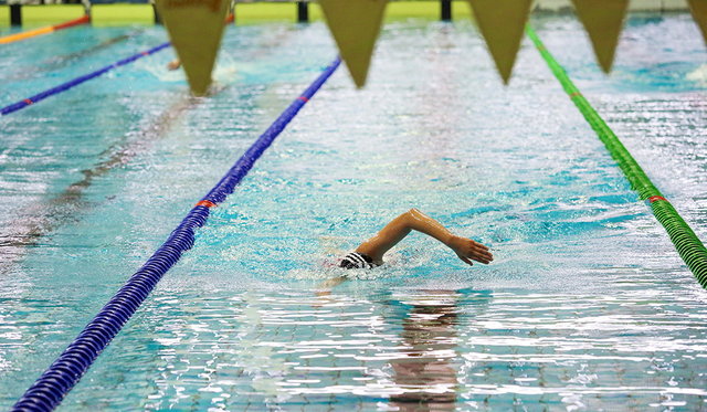 راهیابی انصاری و تیم شنای ایران به فینال ۵۰ متر قورباغه و چهار در ۱۰۰متر تیمی