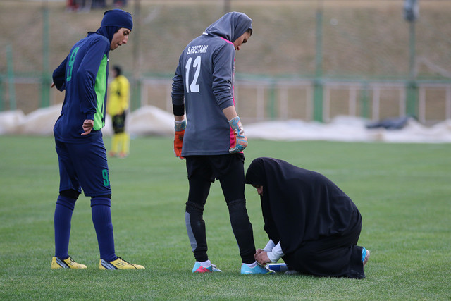 فوتبال، فشار خون زنان را کاهش میدهد دیدار تیم های فوتبال بانوان آینده سازان نجف آباد و ذوب آهن اصفهان