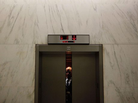 آسانسورهای ادارات و اماکن دولتی غیر استاندارد هستند 1457432757728_elevator-lift-istock-th3.jpg