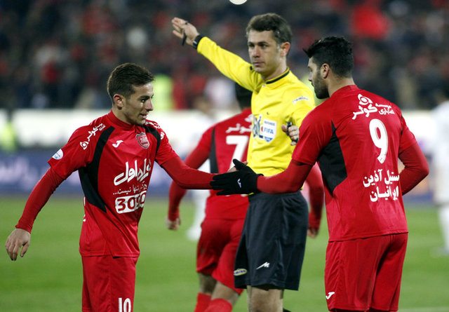 پرسپولیس با 18 بازیکن به قم میرود داور و پرسپولیس