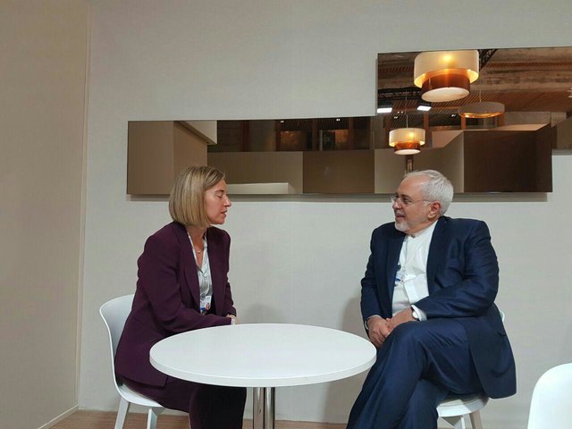 رایزنی ظریف و موگرینی در داووس با محوریت برجام و بحران سوریه