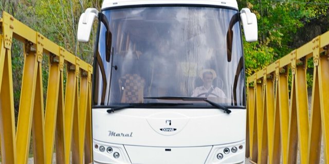 تخلفات رانندگان اتوبوس‌های بین‌شهری را به ١١٠١٢٠ پیامک کنید