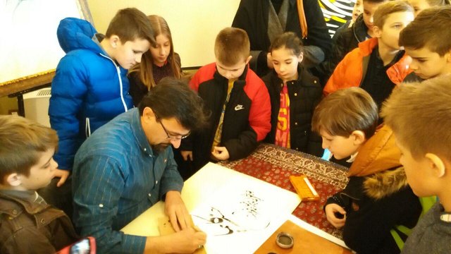 آشنایی دانش آموزان بوسنیایی با هنر ایرانیان