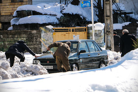 بازگشایی خیابان‌های اصلی رشت پس از بارش برف 