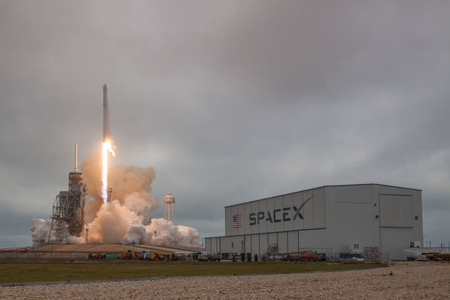 spacex-pad39a-falcon-9-first-launch-2.jpg