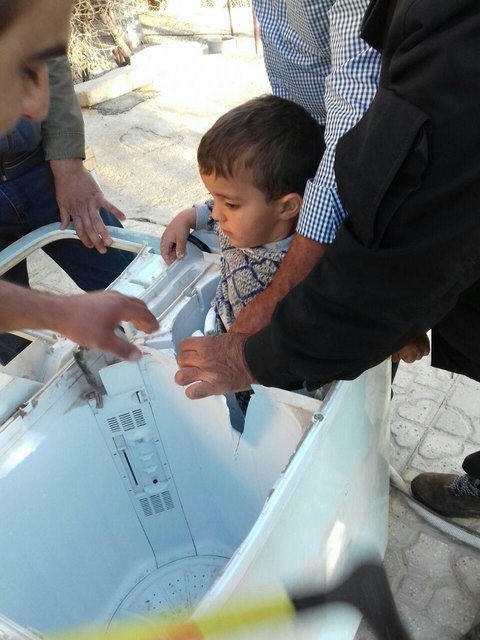 نجات کودک گرفتار در ماشین لباسشویی در یاسوج