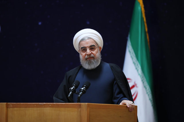 روحانی: ترامپ از ملت ایران عذرخواهی کند,