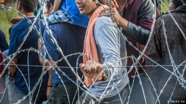 مجارستان دومین دیوار مانع عبور پناهجویان را بنا می‌کند