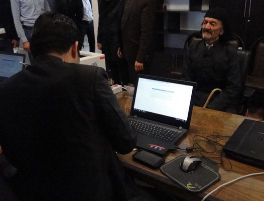 ثبت نام پیرمرد 107 ساله کردستانی و همسرش در انتخابات شوراها