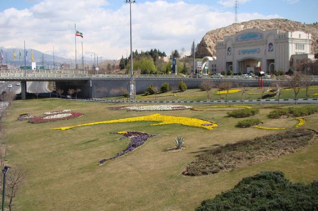 اجرای 2000 مترمربع فرش گل در شرق تهران در نوروز 96
