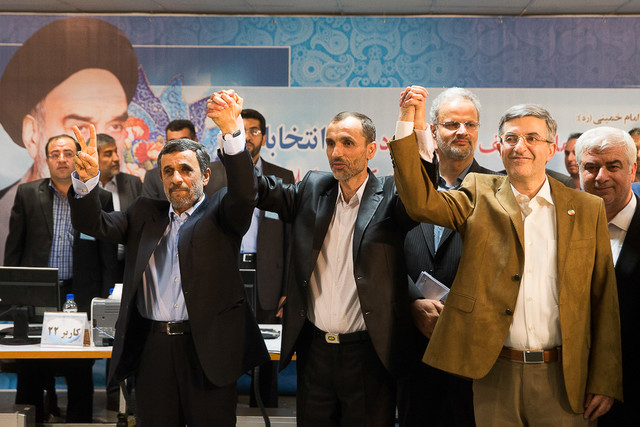 تخلف ۲۶.۸ هزار میلیارد تومانی دولتهای احمدینژاد ثبت نام محمود احمدینژاد، حمید بقایی و اسفندیار رحیممشایی در دومین روز ثبتنام انتخابات دوازدهمین دوره ریاست جمهوری