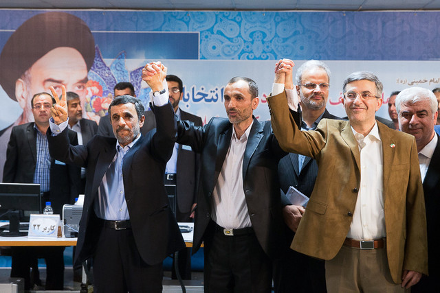 ثبت نام محمود احمدی‌نژاد، حمید بقایی و اسفندیار رحیم‌مشایی در دومین روز ثبت‌نام انتخابات دوازدهمین دوره ریاست جمهوری