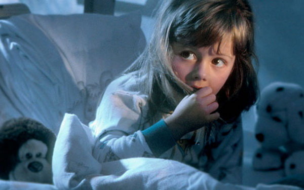 غریبه‌ها را با عنوان «عمو» و «خاله» به کودکان معرفی نکنید ترس کودکان