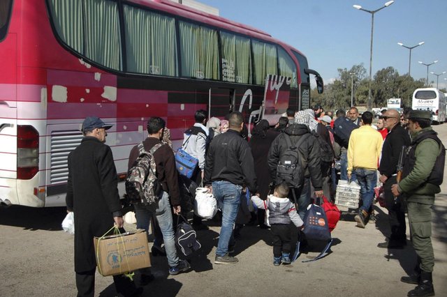 خروج سری جدید افراد مسلح و خانواده‌هایشان از محله الوعر حمص