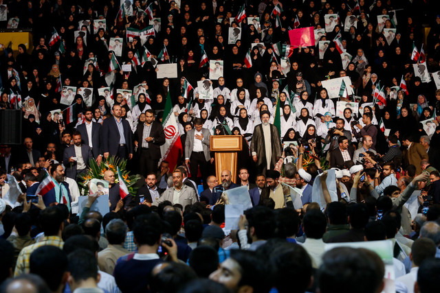 حاشیه‌های نخستین سخنرانی انتخاباتی رئیسی در جمع مردم تهران