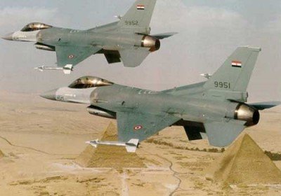 ارتش مصر ۱۵ خودروی حامل سلاح در مرز با لیبی را منهدم کرد جنگندههای مصر