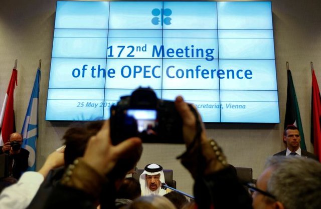 عزم اوپک برای دفاع از قیمت نفت به بوته آزمایش گذاشته می‌شود