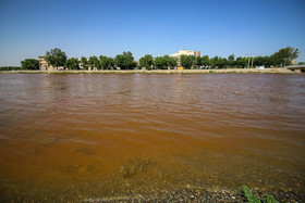 سرخ شدن آب زاینده رود‎
